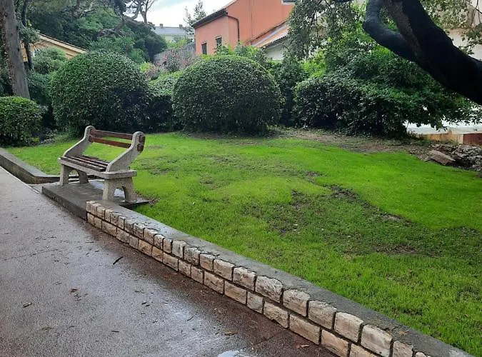 Old Town Rab Apartman